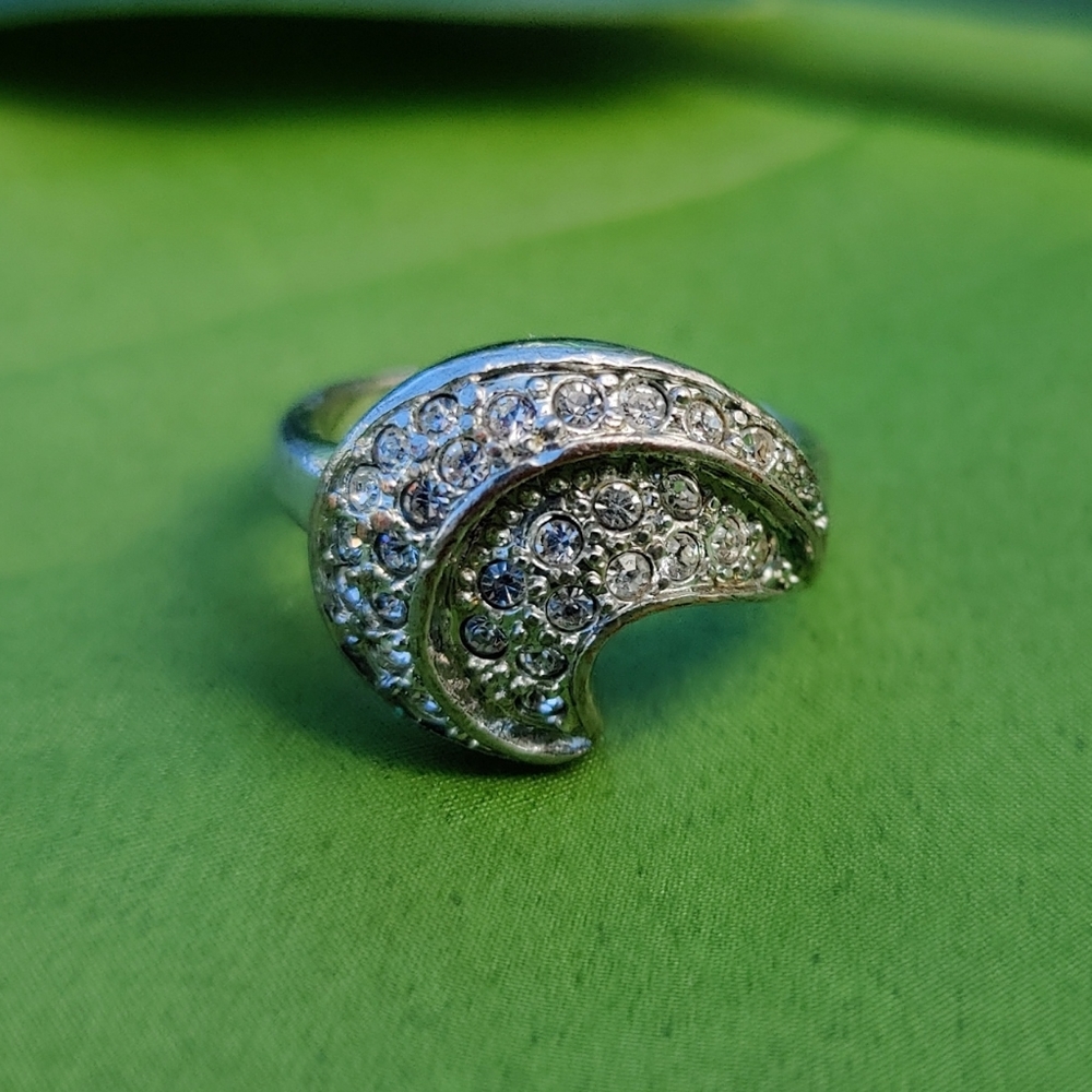 Ring - Picture 3 of 14